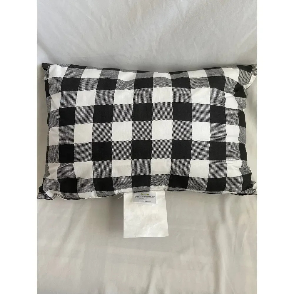2 Decorative Accent Pillows In New Condition Gray White